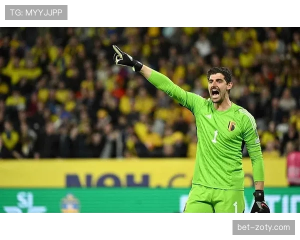 本赛季库尔图瓦加强出球主导，比上赛季更稳控防线