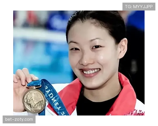 伏明霞一出场，奢华生活细节比明星还会藏，谁能想到她私下这么...