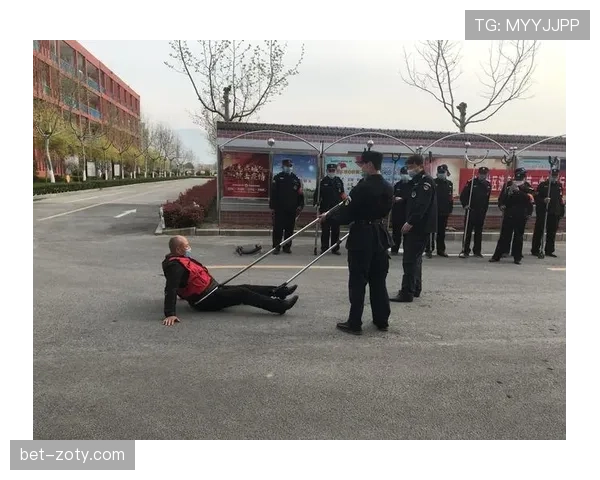 克罗斯如何以精准传球持续撕裂防线并强化中场控制？