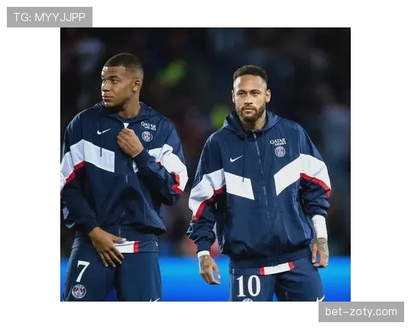 姆巴佩在国家队与俱乐部的成长路径差异及其成因分析